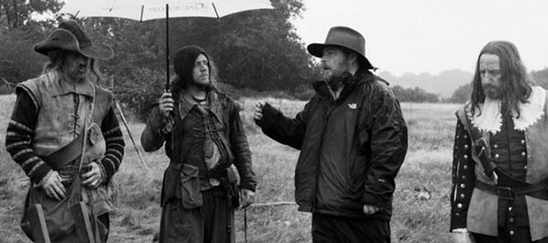 s31-enfilme-Wheatley-en-la-filmacion-de-A-Field-in-England