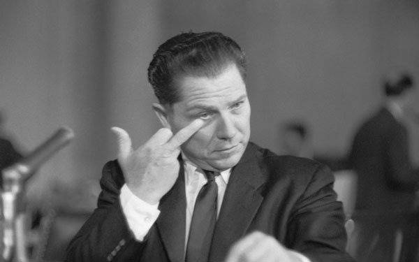 s12-quienfue-James-Hoffa-dedo