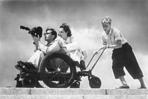 s31-palco-Bundesarchiv_Bild_146-1988-106-29_Leni_Riefenstahl_bei_Dreharbeiten