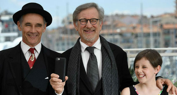 s33-palco-Mark-Rylance_-Steven-Spielberg-y-Ruby-Barnhill