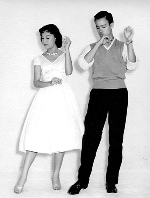 s2-QR-Bruce-Lee-bailando