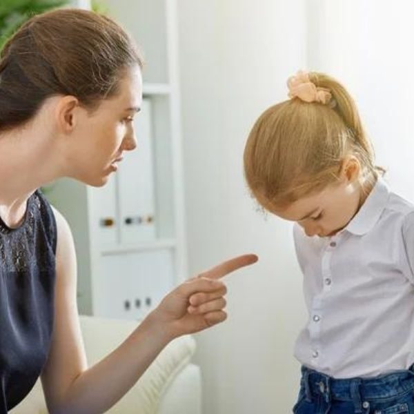 ¿De dónde viene la costumbre de responder «mande»?