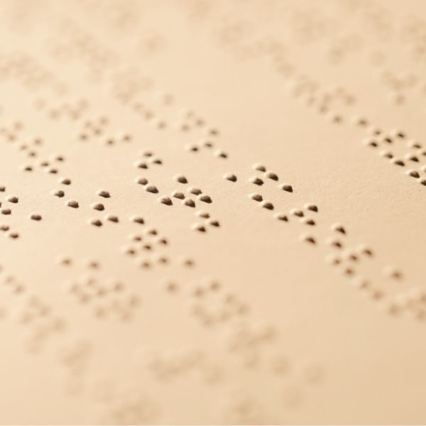 Poner puntos en relieve: la historia del código braille