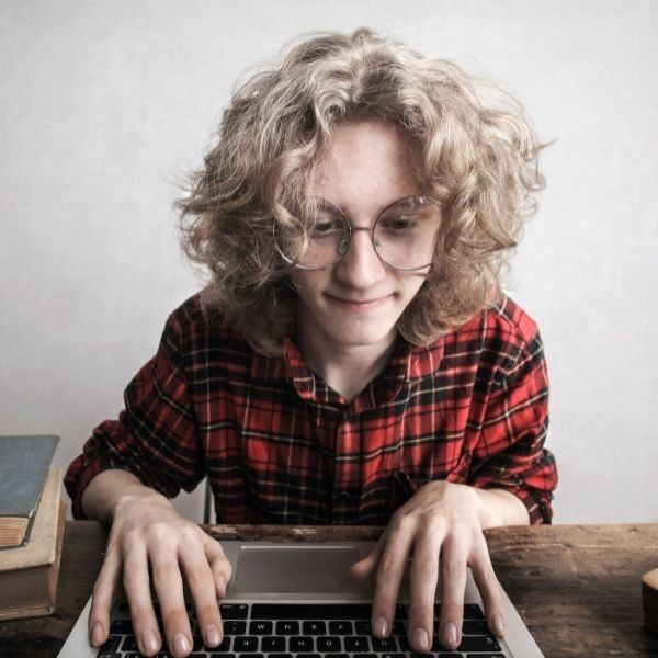 Geeks, nerds y ñoños, ¿sabes cuál es su diferencia?