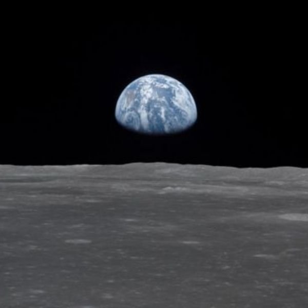 La primera fotografía de la tierra tomada desde la Luna
